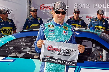 Matt Kenseth centra la pole a Daytona