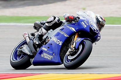 Lorenzo e Spies marchiano Yamaha il Warm Up