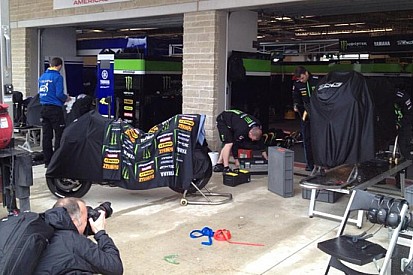 Incendio nel box del Team Tech 3 ad Austin