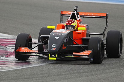 Matthieu Vaxiviere dalla pole alla vittoria in gara 1