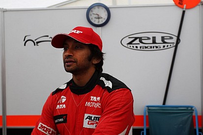 Narain Karthikeyan si separa dalla Zele Racing