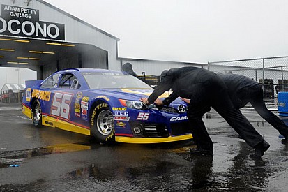 Pioggia a Pocono: Jimmie Johnson in pole