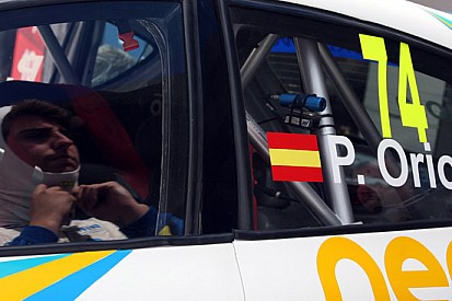 Pepe Oriola salta su una Chevrolet Cruze da Porto