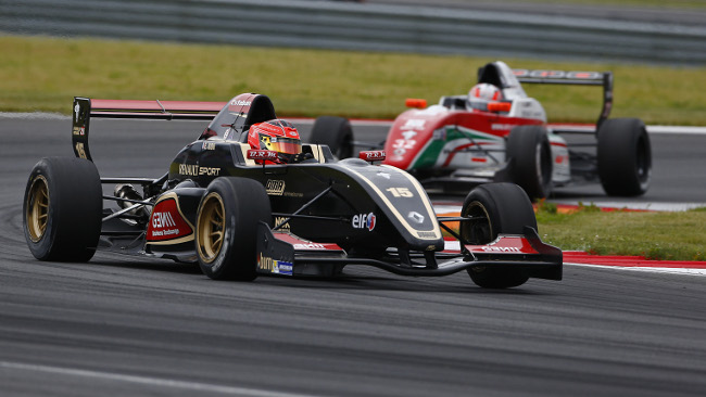 Esteban Ocon davanti a tutti per Gara 2