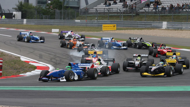 Auto GP pronta per i test collettivi di Donington