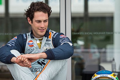 Bruno Senna con la Aston solo alla 24 Ore di Le Mans