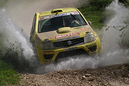Suzuki si fa in due per il Cross Country Rally
