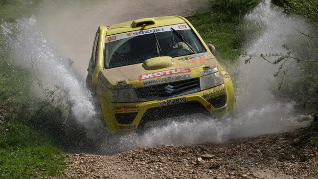 Suzuki si fa in due per il Cross Country Rally
