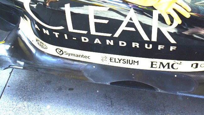 Lotus E22: aperta una presa per raffreddare