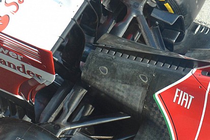 La Ferrari apre le griglie di raffreddamento sul cofano