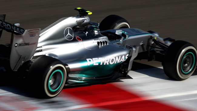 Bahrein, Q2: Rosberg svetta. Vettel è fuori!