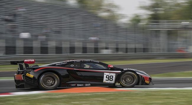 La McLaren del team ART strappa la pole position