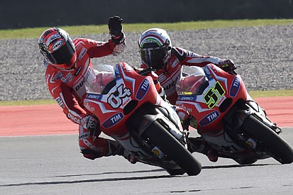 Problemi di motore e di gomme per Dovizioso