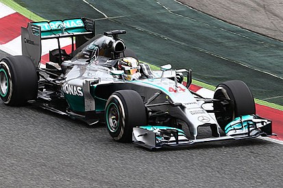 Hamilton fa poker a Barcellona e scavalca Rosberg!