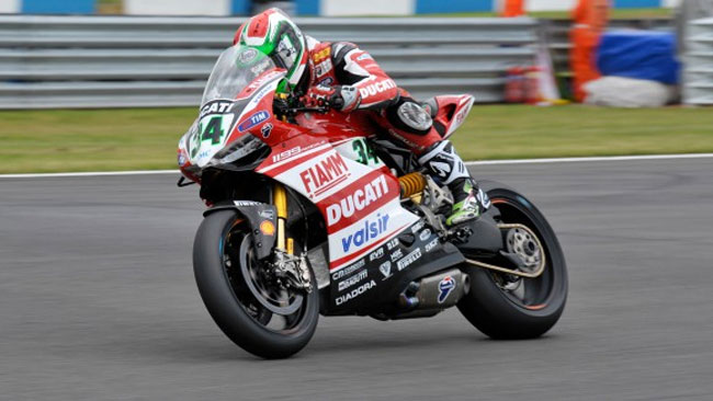Donington, Libere 2: Giugliano porta davanti la Ducati