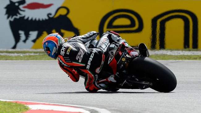 Sepang, Libere 1: Melandri guida la tripletta Aprilia