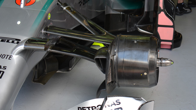 Mercedes: ci sono anche le prese asimmetriche
