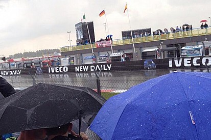 Diluvio su Assen: ritardata la partenza della Moto2