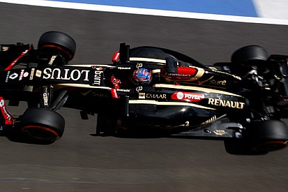 La Lotus passa nel 2015 ai motori della Mercedes