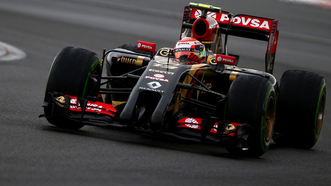 Maldonado in coda, le Ferrari avanzano!