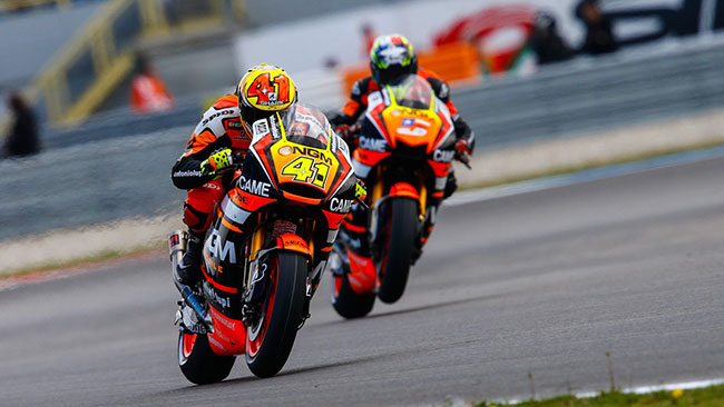Sachsenring, Libere 1: Espargaro vola, Marquez cade