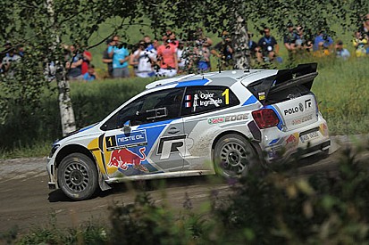 Finlandia, PS20: Latvala rallenta, Ogier si avvicina