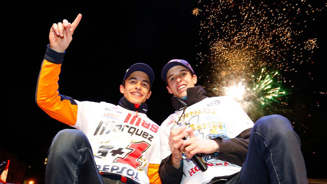 Grande festa per i fratelli Marquez nella loro Cervera