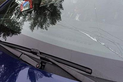 Svezia, PS7: Ogier rompe il parabrezza, ma non molla