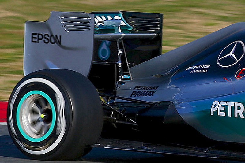 Mercedes: l'alettone posteriore con il mono-pilone