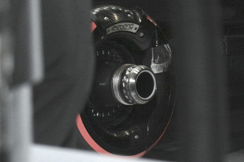 McLaren: il cestello in carbonio del freno anteriore