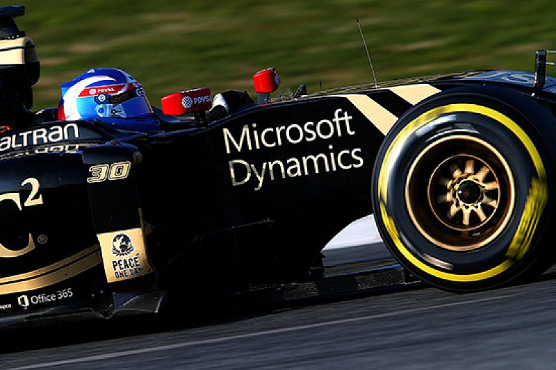 Jolyon Palmer sulla Lotus nelle prove libere in Cina
