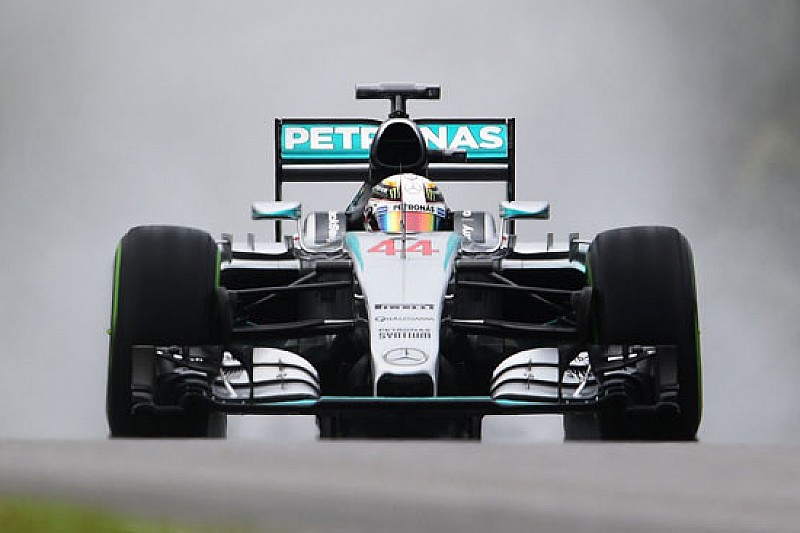 Vettel a un soffio da Hamilton nell'acqua di Sepang!