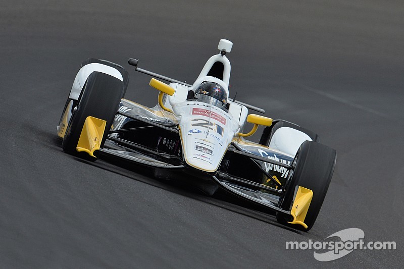 Newgarden sale ileso de un fuerte choque
