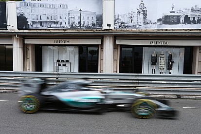 Hamilton ratifica domínio em Mônaco em sessão encurtada pela chuva