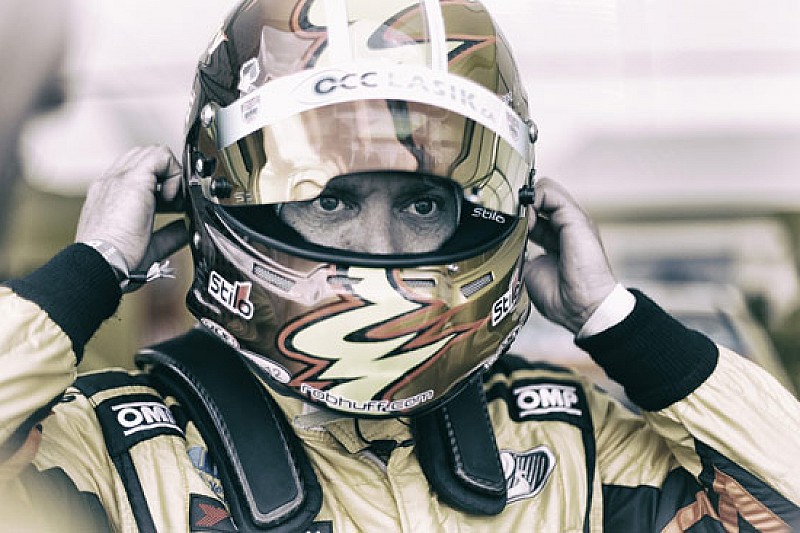 Kozlovskiy cede la sua Vesta ad Huff al Nordschleife