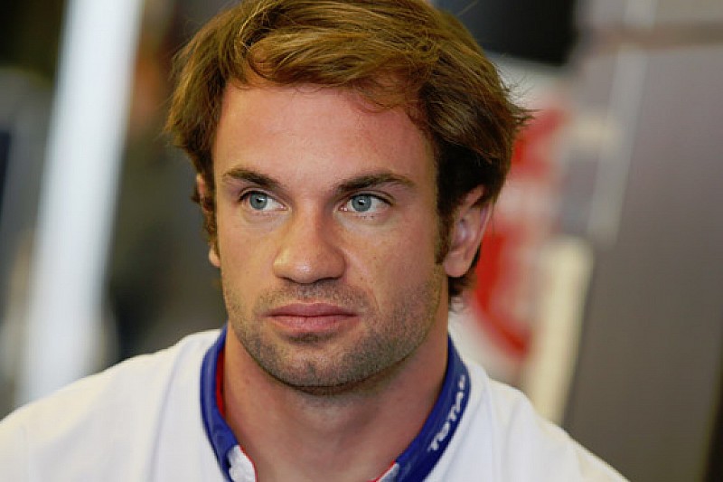 Lapierre rileva Senna sulla McLaren a Silverstone