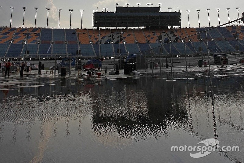 Prova de Chicagoland da Xfinity Series é adiada por causa da chuva