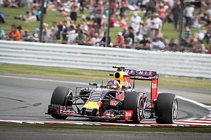 Horner satisfait de voir les Red Bull proches des Ferrari