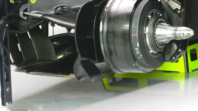 Mercedes: c'è un flap in più attaccato alla brake duct