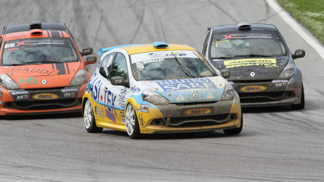 Oltre 30 vetture in pista a Vallelunga