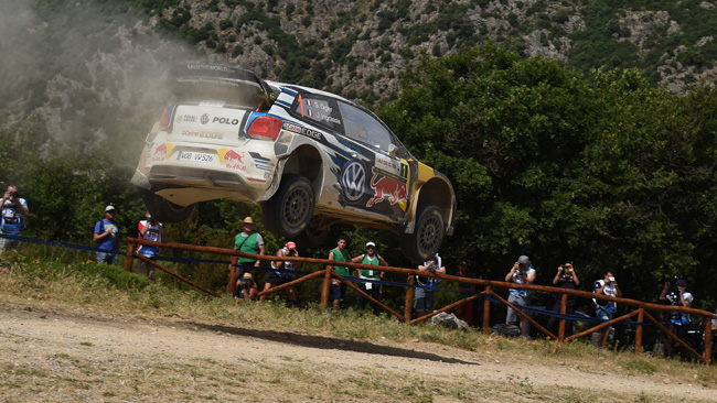Sardegna, PS21: Ogier prende il... volo con la Polo