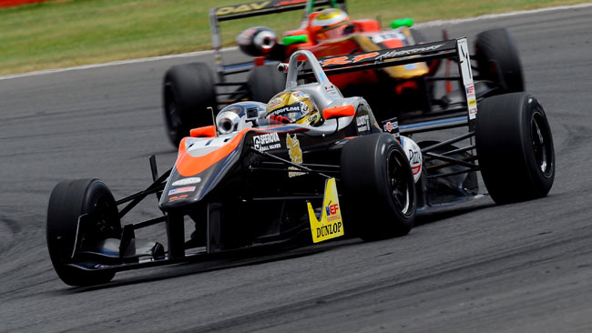 Sandy Stuvik firma un'altra pole a Silverstone
