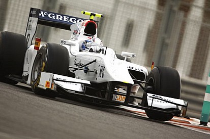 Abu Dhabi, Day 2: Van der Garde chiude al top