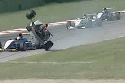 Marciello ha uno schiacciamento vertebrale