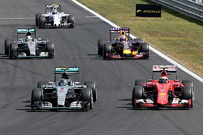 Mercedes doit "être prudent" avec Ferrari pour le titre
