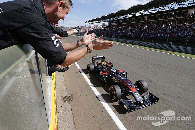Dennis dice que el ritmo de McLaren está listo para