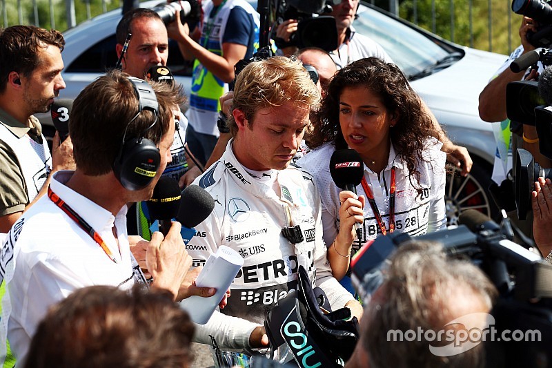 Rosberg vuelve a liderar, pero sufre una escalofriante falla en un neumático