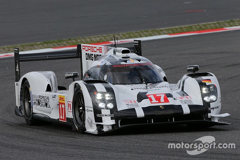 Nurburgring, 3 ora: Bernhard al comando