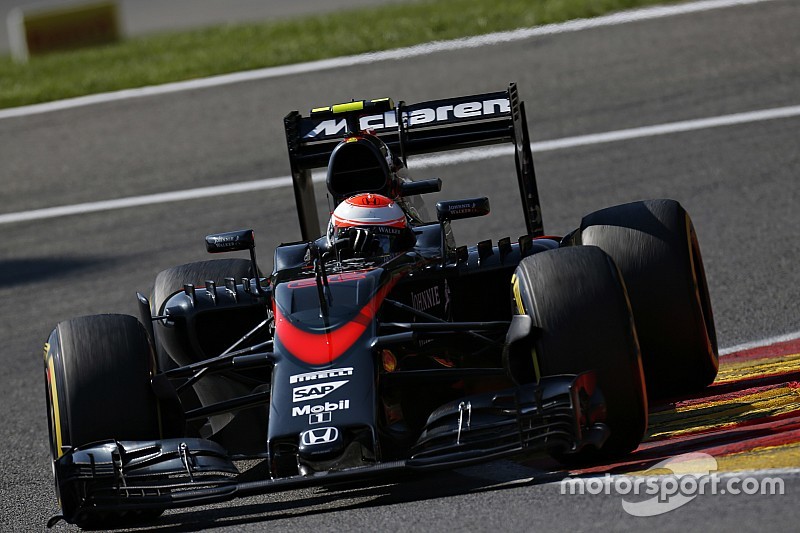 De novo! Alonso e Button serão punidos em Monza