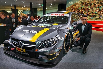 Mercedes dévoile sa voiture DTM 2016 à Francfort